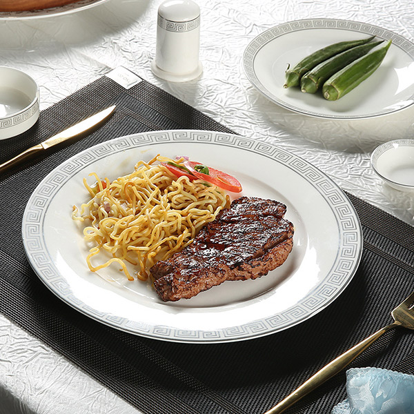 回紋骨瓷擺臺(tái)餐具